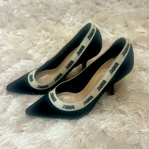 Christian Dior Black Pump
J’ADIOR Pump
Black and White